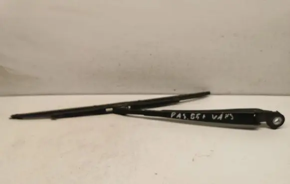 Volkswagen PASSAT B5.5 Rear wiper blade arm 1J6955707A