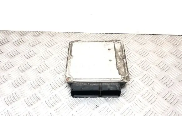 Volkswagen Golf V Engine control unit/module 03G906016CB 821011900 1039S06216