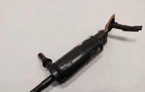 BMW 5 F10 F11 Headlight washer pump 7217792 67637217792