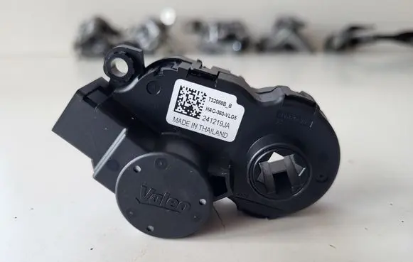 Nissan Juke II F16 A/C air flow flap actuator/motor 241219JA