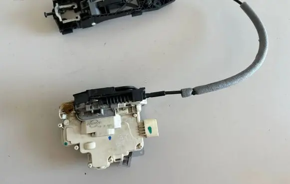 Seat Ibiza IV (6J,6P) Front door lock 3C4839015A