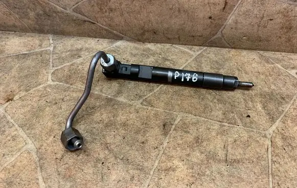 Mercedes-Benz C W204 Fuel injector A6510704987