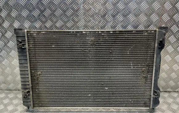 Audi A4 S4 B7 8E 8H Coolant radiator