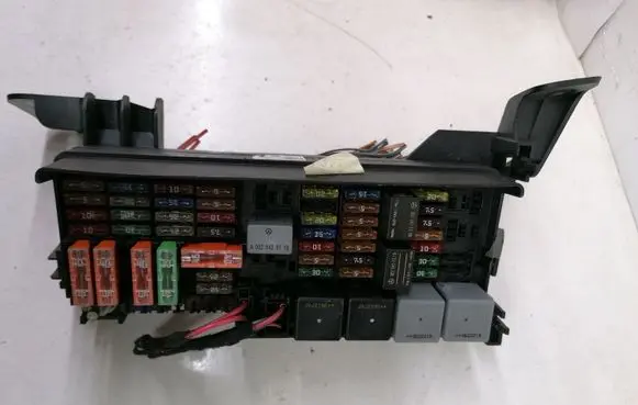Mercedes-Benz ML W164 Fuse module A1645402372
