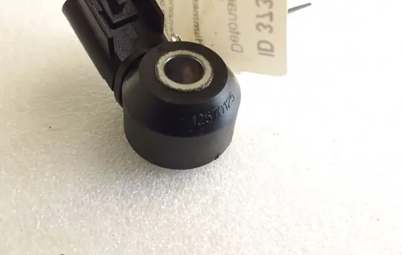 Hummer H3 Detonation knock sensor 1270125