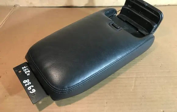 Jaguar XJ X308 Armrest MNC7750BC LEG BLACK