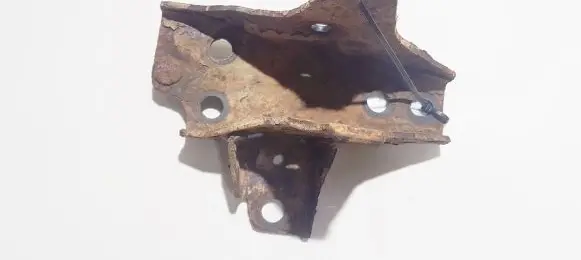 Nissan Almera Tino Engine mounting bracket