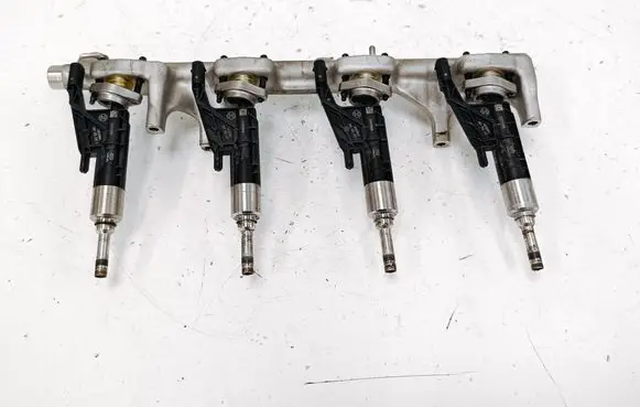 BMW 4 F36 Gran coupe Fuel injectors set 7639979 8625396 0261500482