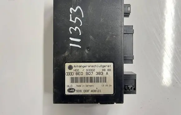 Volkswagen Touran I Tow bar relay 8E0907383A
