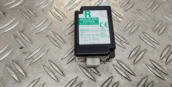 Toyota RAV 4 (XA30) Door control unit/module 8974142220