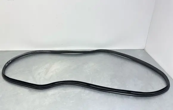 MG ZS Front door rubber seal 18229798