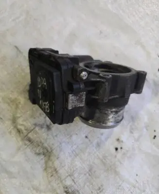 Volkswagen Tiguan Throttle valve 03C133062D A1316
