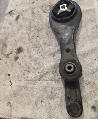 Engine mount bracket