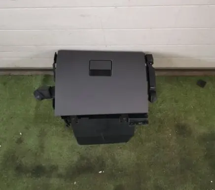Ford C-MAX I Glove box 3M51R06044