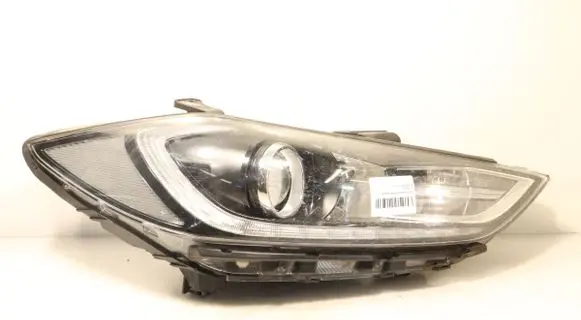 Hyundai Elantra VI Headlight/headlamp 806R