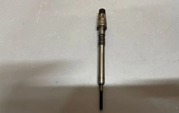BMW 3 F30 F35 F31 Glow plug 8518215