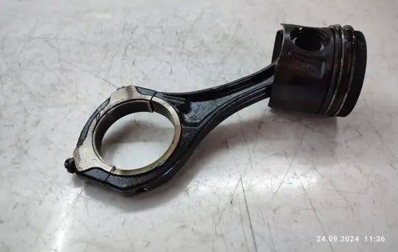 Mercedes-Benz S W221 Piston with connecting rod
