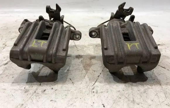 Skoda Superb B5 (3U) Brake caliper pad carrier rear 