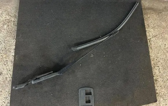 Mercedes-Benz E AMG W212 Windshield/front glass wiper blade A2128201644