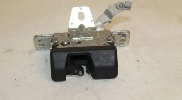 Opel Corsa C Tailgate/trunk/boot lock/catch/latch 90534769