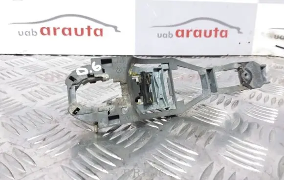 Rear door exterior handle/bracket