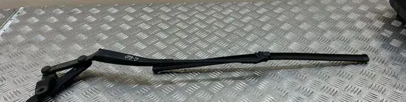 Mercedes-Benz E W212 Windshield/front glass wiper blade A2128201044