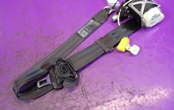 Volkswagen PASSAT B6 Front seatbelt