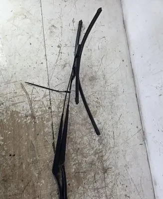 Volkswagen PASSAT B6 Windshield/front glass wiper blade 