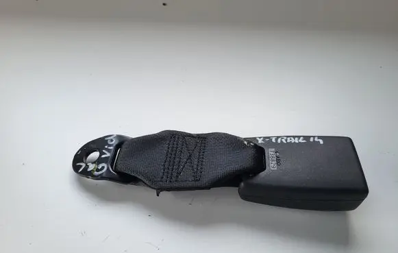 Nissan X-Trail T32 Middle seatbelt buckle (rear) 
