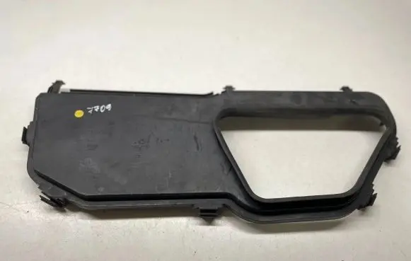 Audi Q7 4M Air filter box cover 4M1815389