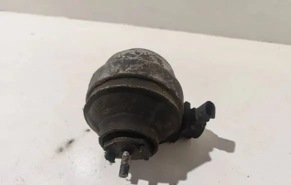Audi A6 S6 C5 4B Engine mount bracket