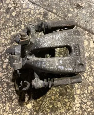 Opel Zafira B Rear brake caliper