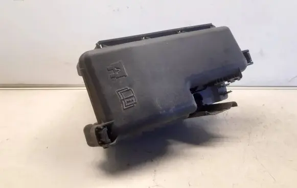 Volvo V70 Relay mounting block 30728132
