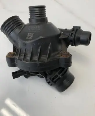 Thermostat/thermostat housing