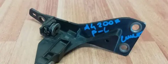 Audi A4 S4 B7 8E 8H Headlight/headlamp mounting bracket 8E0805364
