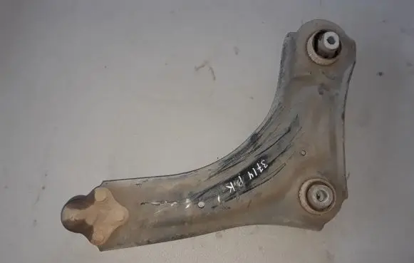 Renault Scenic III - Grand scenic III Front lower control arm/wishbone 545016101R