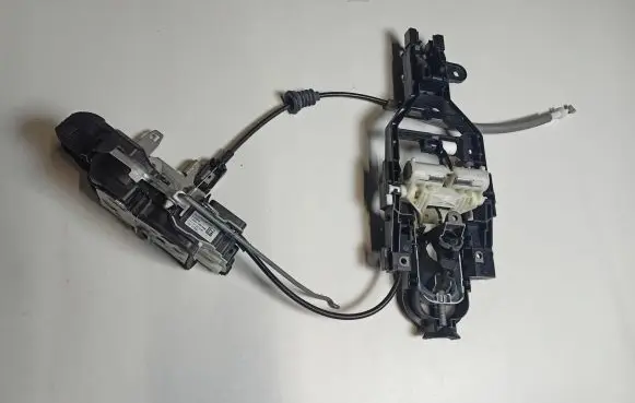 Volvo XC60 Front door lock 31349894