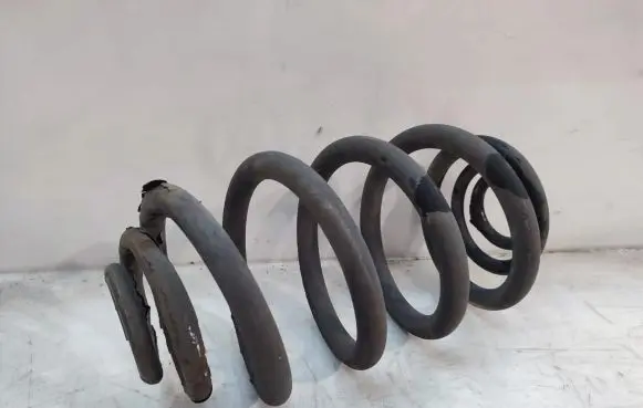 Opel Zafira C Rear coil spring
