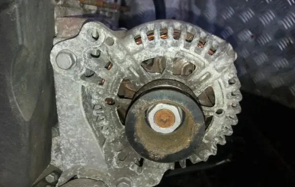 Volkswagen Golf V Generator/alternator 036903024H