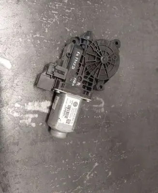 Skoda Fabia Mk2 (5J) Front door window regulator motor 6Q2959802G