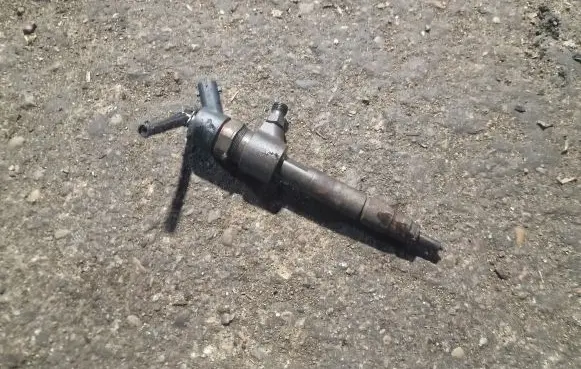 Fuel injector