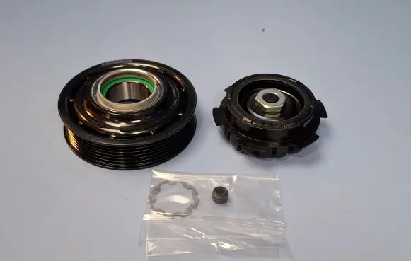 Volkswagen Touareg II Air conditioning compressor pulley 4H0260810B 4461001610