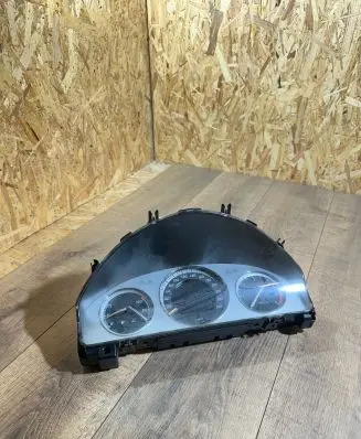 Mercedes-Benz C W204 Speedometer (instrument cluster) A2045403148 A2045402211 A2044422021