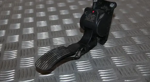 Mercedes-Benz Sprinter W906 Accelerator throttle pedal A9063000404 9063000404 0280755023
