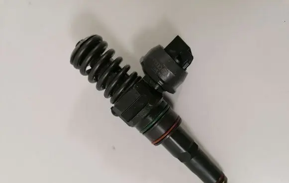 Volkswagen PASSAT B5.5 Fuel injector 038130073AG
