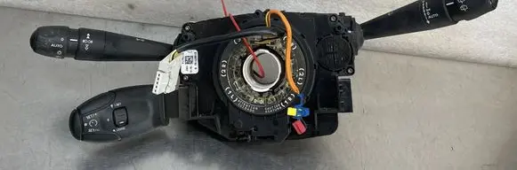 Peugeot 208 I Tailgate/trunk/boot open switch