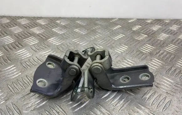 Rear door hinge set