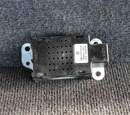 Volkswagen Golf VI Aerial antenna amplifier 5M0035570B