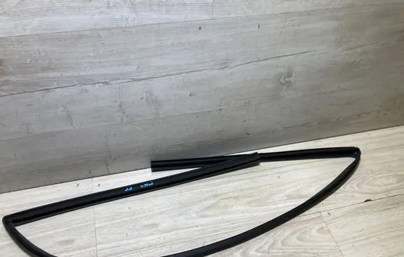 Ford Fiesta Rubber seal front door window/glass H1BBA21510A