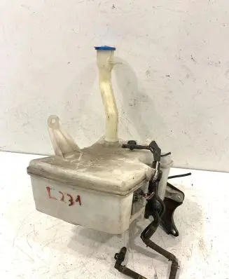 Windshield washer fluid reservoir/tank